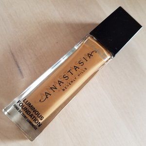 Anastasia Beverly Hills Luminous Liquid Foundation 450C